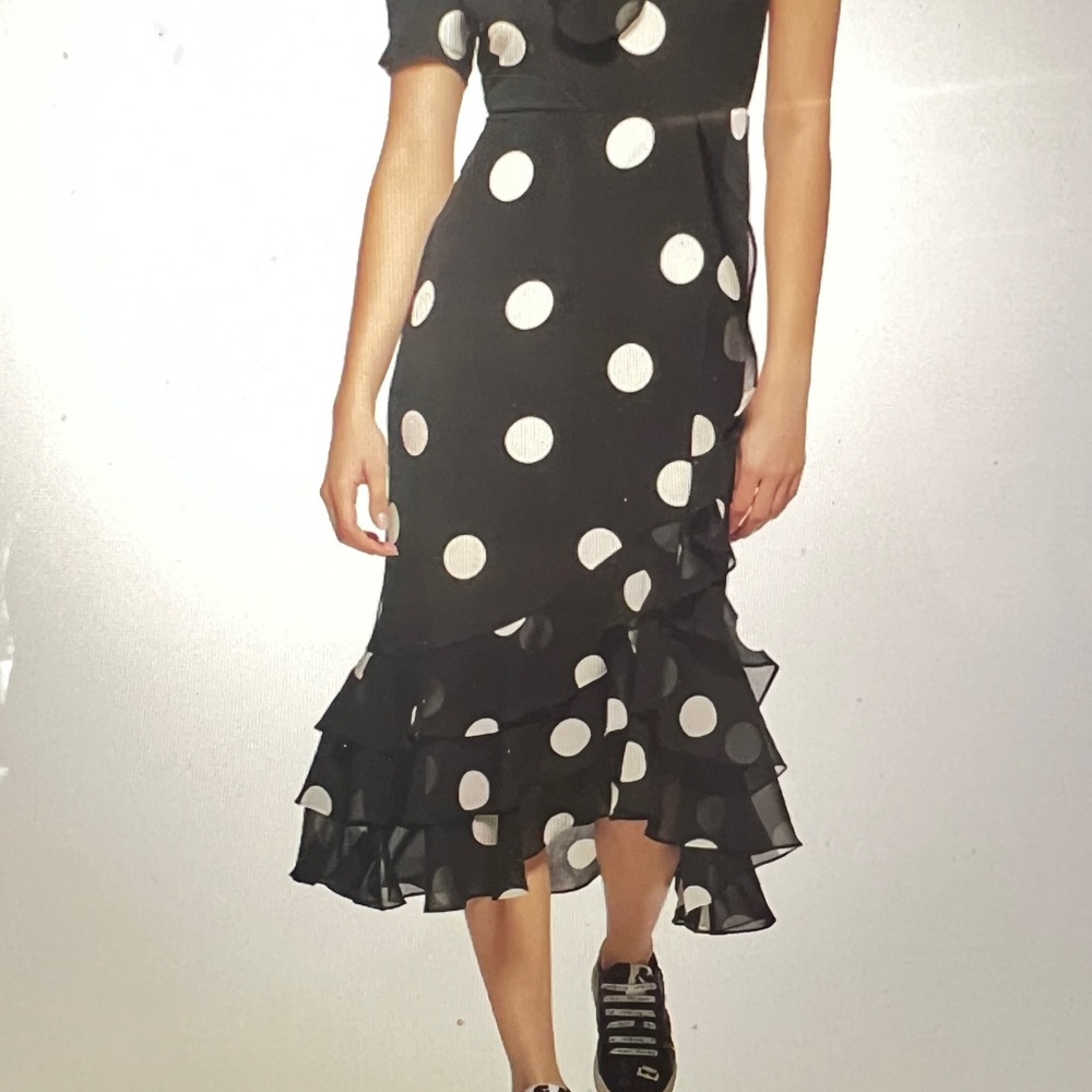 Beautiful cocktail or day poke-dot dress🎬